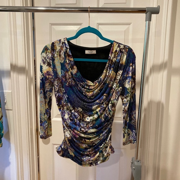 Floral print, side-gathered, body-con, stretchy top.  Size 6 - Picture 2 of 6